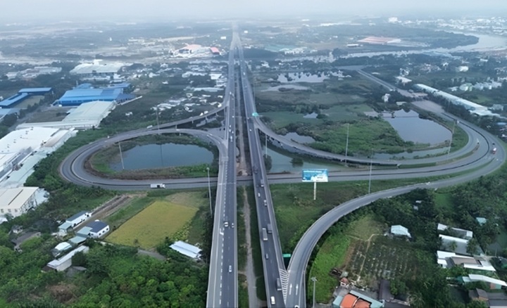 Hạ tầng giao thông liên vùng đang được đẩy mạnh đầu tư, tạo nền tảng phát triển cho khu Tây TP.HCM.