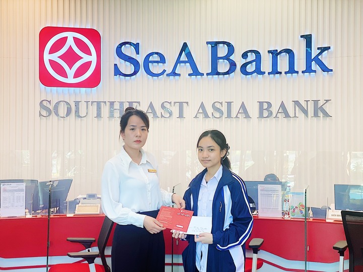 Em Thảo trong ngày nhận học bổng khởi nghiệp từ Quỹ SeADreams.