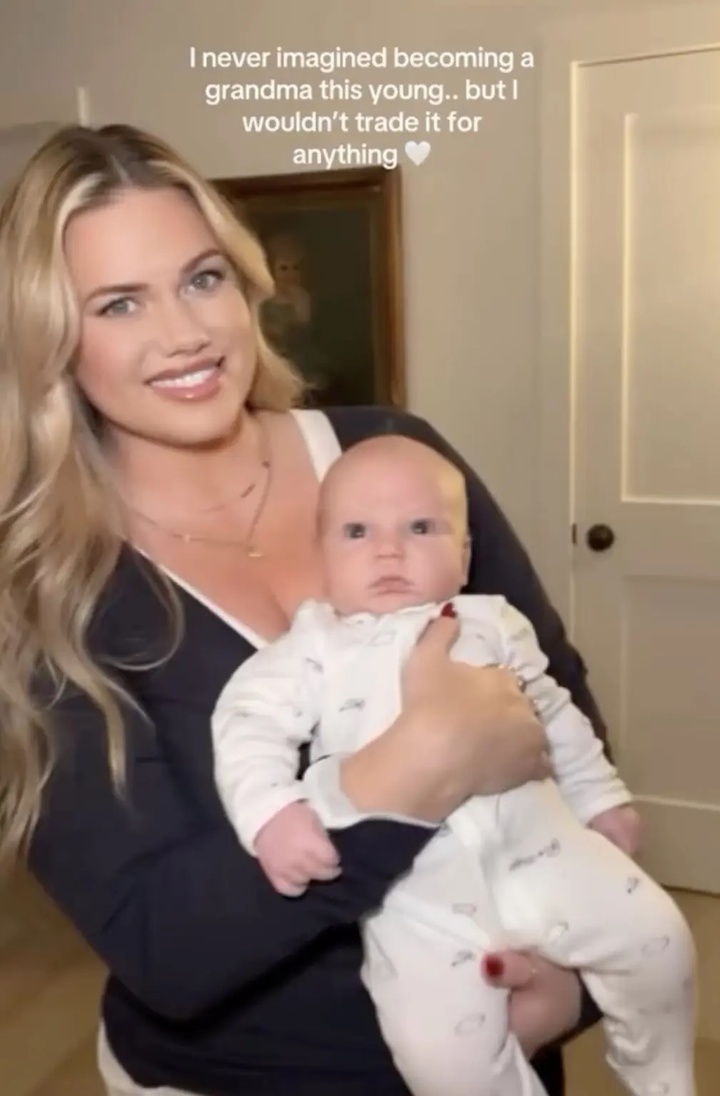 Brittany Desborough được mọi người đặt biệt danh "Bà ngoại quyến rũ nhất thế giới".