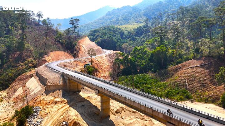 Theo người dân xã Đam Rông 4, trước đây, để đi Đà Lạt, họ phải chạy ngược ra Quốc lộ 27, đi qua huyện Lâm Hà cũ và lên Đà Lạt. Hiện giờ, đường đi Đà Lạt đã được rút ngắn đáng kể, đường cũng dễ đi hơn trước.