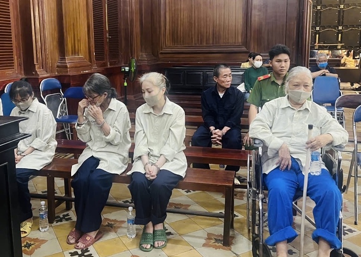 Các bị cáo tại tòa.