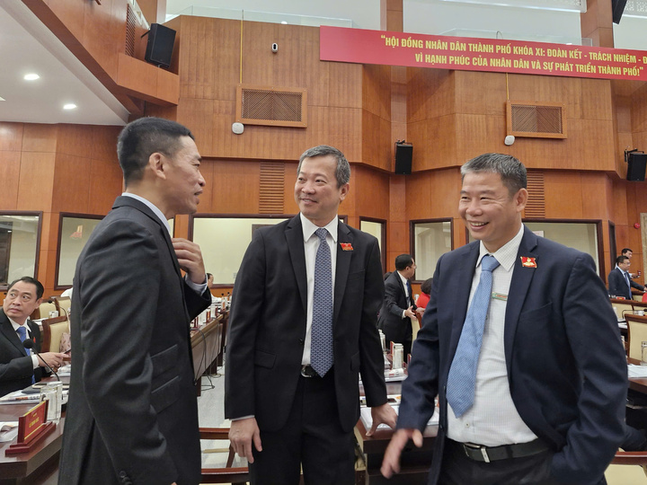 Doanh nhân Lê Hồng Minh (trái) là người sáng lập VNG năm 2024.