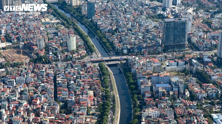 Sau gần 6 tháng bổ cập nước từ Hồ Tây và Nhà máy xử lý nước thải Yên Xá, sông Tô Lịch ghi nhận nhiều chuyển biến tích cực.