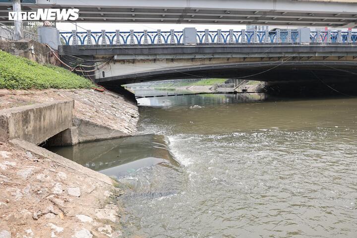 Sau 6 tháng hồi sinh, dòng 'sông chết' ở Hà Nội thay đổi ra sao? - 11