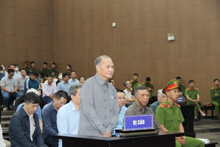 Cựu Thứ trưởng Bộ NN&PTNT Hoàng Văn Thắng tại tòa.