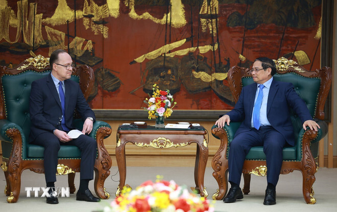 Thủ tướng Phạm Minh Chính tiếp ông Gennady Bezdetko, Đại sứ Liên bang Nga tại Việt Nam. (Ảnh: Dương Giang/TTXVN)