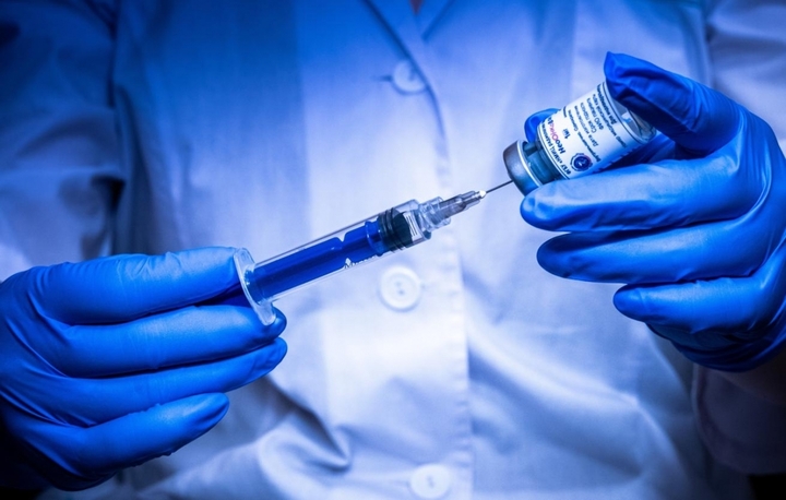 Trên mỗi lọ đều ghi rõ họ tên bệnh nhân và chú thích “chỉ dùng cho cá nhân” (Ảnh: TASS)