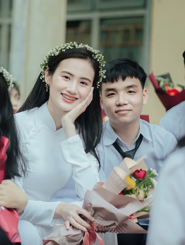 Hoa hậu Huỳnh Trần Ý Nhi vừa kết thúc nhiệm kỳ gần 3 năm với nhiều thăng trầm. Bên cạnh sự nghiệp, câu chuyện tình yêu của Ý Nhi và bạn trai Tuấn Kiệt cũng được khán giả quan tâm. Cả hai đã có 9 năm gắn bó kể từ khi còn họp lớp 12.