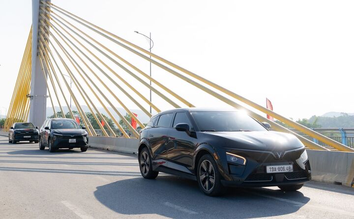 Trải nghiệm thực tế của người dùng VF 7: Đi đâu cũng tiện, không cần đo cây số - 1