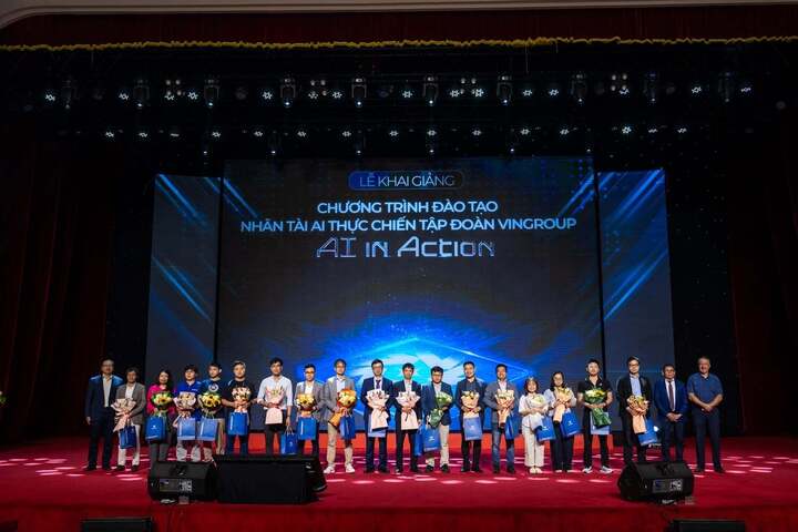 Ra mắt đội ngũ giảng viên, mentor thực chiến của chương trình tại Lễ Khai giảng Khoá