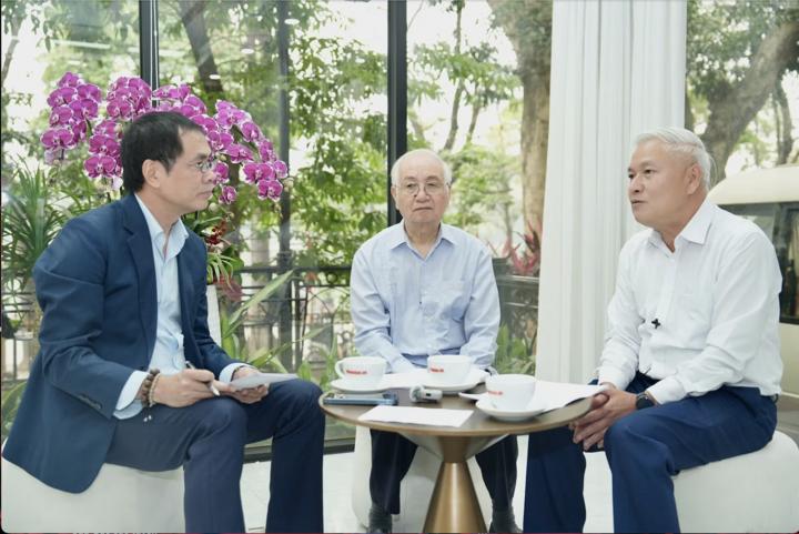 Các chuyên gia tham gia chương trình đối thoại với chủ đề “Quy hoạch Hà Nội tầm nhìn 100 năm - Tư duy mới và những thách thức thực thi” do Báo Nhân Dân tổ chức.