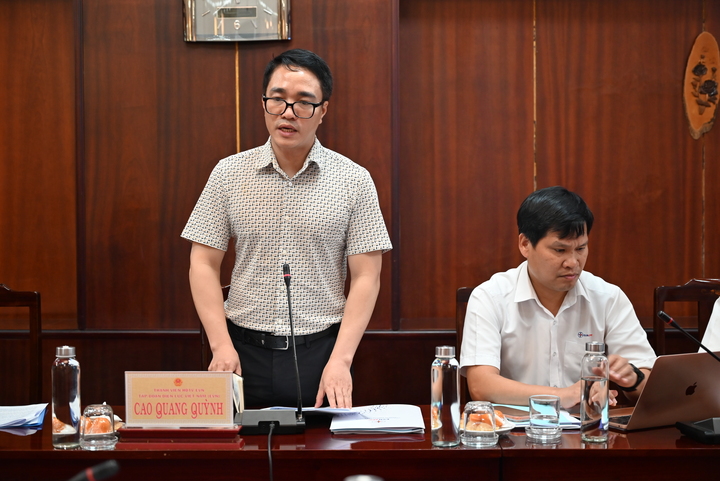 Ông Cao Quang Quỳnh - Thành viên Hội đồng thành viên EVN - phát biểu tại buổi làm việc.