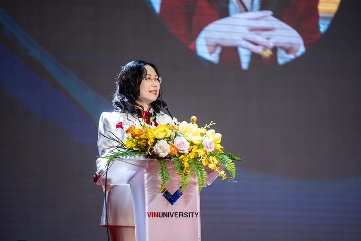 Tiến sĩ Lê Mai Lan - Phó Chủ tịch Tập đoàn Vingroup, Chủ tịch Hội đồng Trường Đại học VinUni - phát biểu tại lễ khai giảng, chính thức kick off chương trình học.