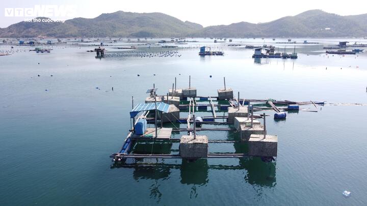 "Việc không đủ cơ sở xác minh khiến nguy cơ hỗ trợ sai đối tượng, phát sinh khiếu kiện. Thực tế, số liệu người dân kê khai thiệt hại cũng chênh lệch lớn so với danh sách quản lý nên chúng tôi kiến nghị không hỗ trợ trực tiếp đối với những hộ dân này" - lãnh đạo phường Sông Cầu nói.