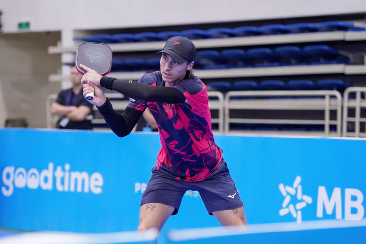 Tại bán kết Malaysia Cup 2025, chính Alshon là người đánh bại Hoàng Nam với tỷ số 2-0.