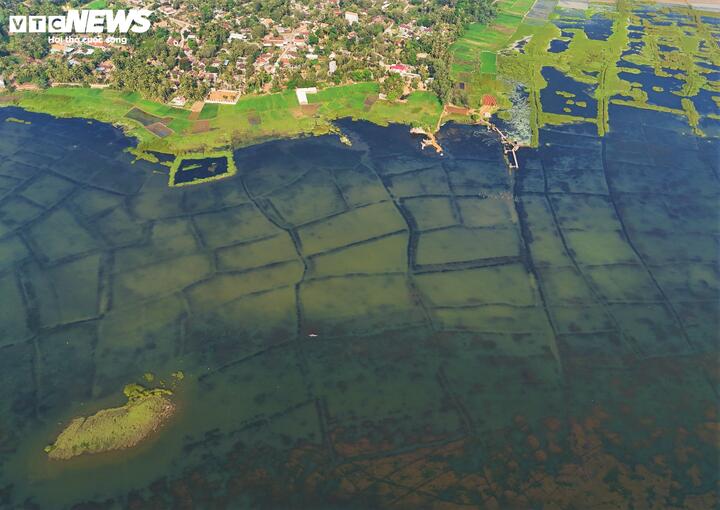 Theo đó, không gian đầm Trà Ổ sẽ được tổ chức thành 4 tiểu vùng phát triển riêng biệt gồm: Tiểu vùng 1 (Lòng đầm - 1.461,6 ha) để tập trung phục hồi đa dạng sinh học, phát triển du lịch xanh và các mô hình nông nghiệp hạn chế phát thải (như trồng sen kết hợp du lịch). Tiểu vùng 2 (Tây Nam đầm) để hát triển các khu dân cư mới, dịch vụ thương mại và du lịch cộng đồng gắn liền với việc nâng cấp hạ tầng giao thông ven đầm.