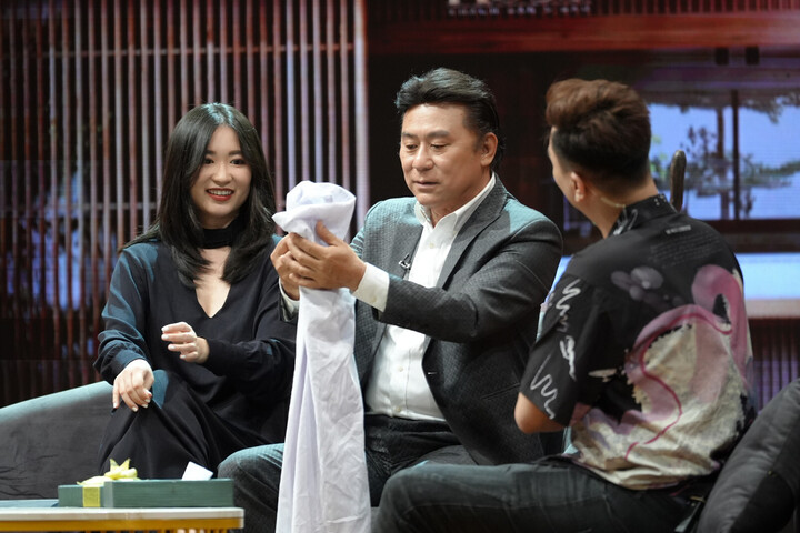 NSND Tạ Minh Tâm chia sẻ về lần trốn viện sau ca mổ để đi hát trong chương trình nghệ thuật quan trọng ở Hà Nội.