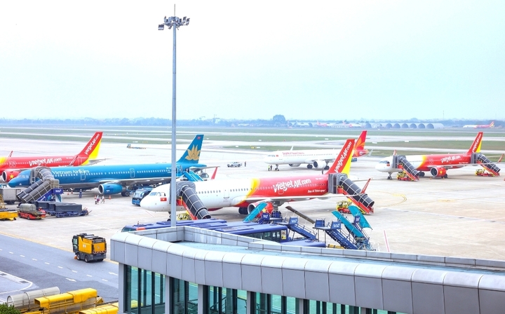 Cục Hàng không Việt Nam đề xuất áp dụng cơ chế phụ thu nhiên liệu hàng không nội địa để ứng phó với giá nhiên liệu bay JetA-1 tăng mạnh.