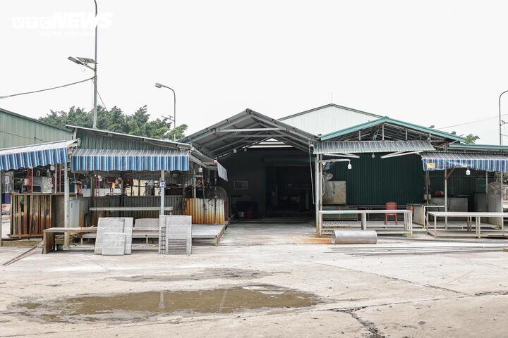 Theo cơ quan điều tra, Nguyễn Thị Hiền đã cùng một số đối tượng liên kết chặt chẽ, hình thành đường dây khép kín, thu gom lợn bệnh từ nhiều địa phương rồi vận chuyển về Hà Nội để tổ chức giết mổ tập trung.