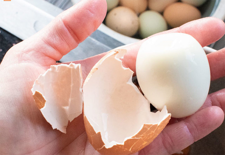 Bạn có biết các mẹo luộc trứng dễ bóc vỏ? (Ảnh: OPL)