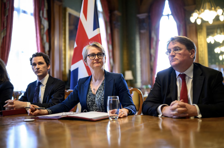 Ngoại trưởng Anh Yvette Cooper trong cuộc họp trực tuyến. (Nguồn: Reuters)