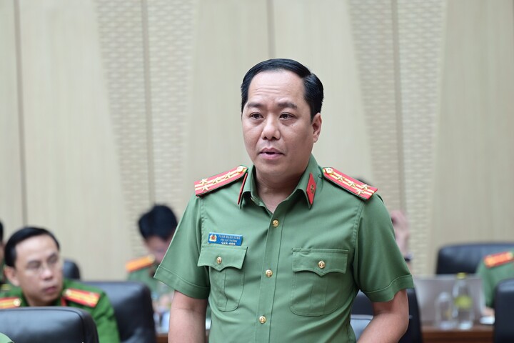 Đại tá Phạm Mạnh Hùng, Phó Cục trưởng Cục A04 thông tin tại họp báo.