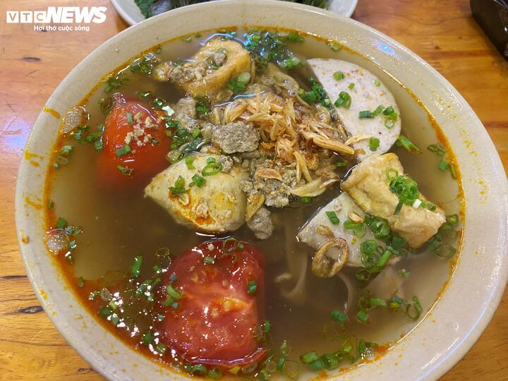 Bánh đa riêu cua là món ăn thơm ngon, thanh mát. (Ảnh: Bảo Linh)