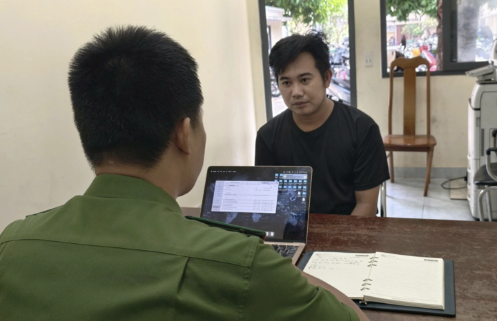 Công an lấy lời khai.