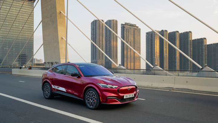 Ford Mustang Mach-E giảm giá niêm yết còn 1.699.000.000 đồng từ tháng 4/2026.