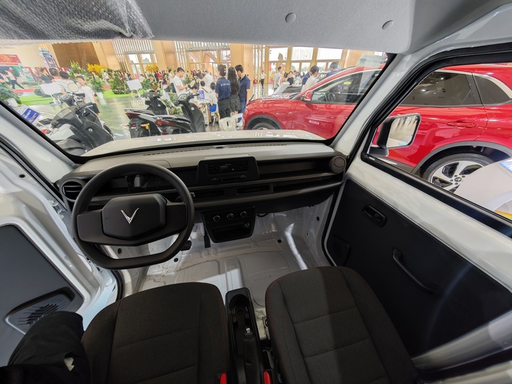 Nội thất cabin được trang bị các tính năng cơ bản cho hai người.