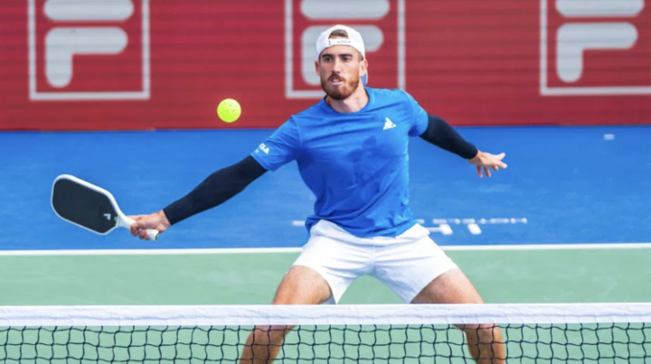 Trương Vinh Hiển sẽ đối đầu với Federico Staksrud tại bán kết nội dung đơn nam.