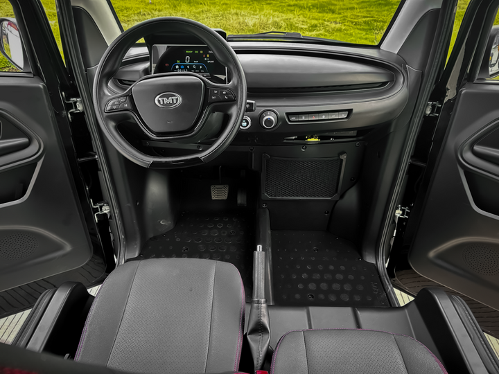 Khoang nội thất được thiết kế tối giản, tập trung vào các tiện ích cơ bản.