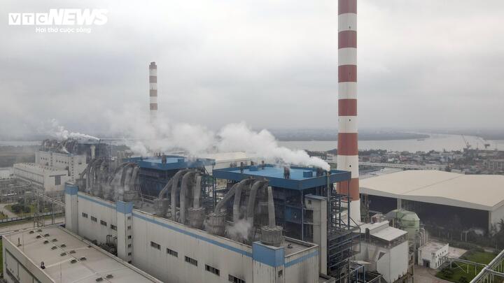 UBND phường Nam Triệu yêu cầu Công ty Cổ phần Nhiệt điện Hải Phòng làm rõ nguyên nhân phát sinh hiện tượng khói đen và bụi trắng theo nội dung phản ánh của người dân.