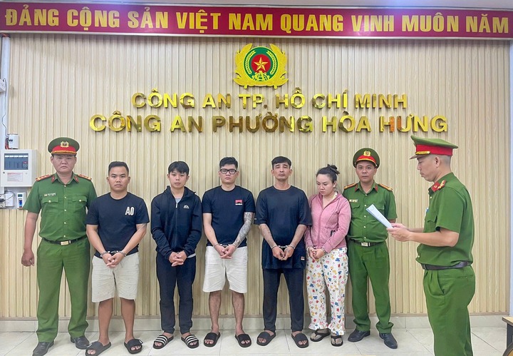 Nhóm người hỗn chiến bị tạm giữ. (Ảnh: Công an cung cấp)