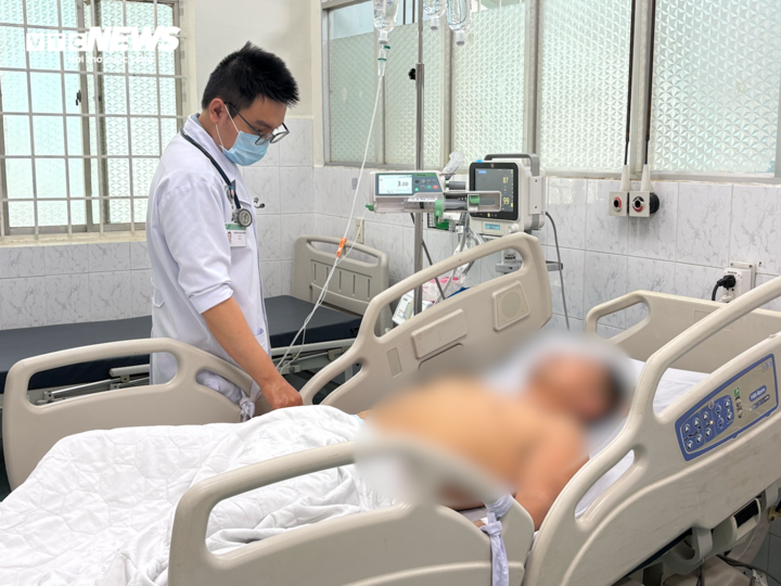 Nhiều trường hợp sốt xuất huyết nặng điều trị tại Bệnh viện Quân y 175.