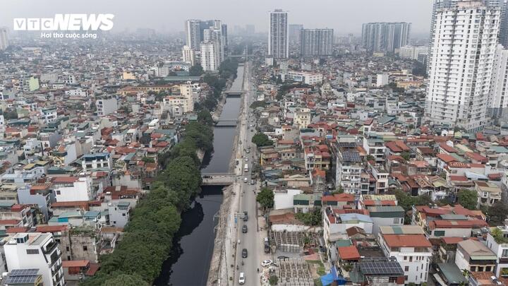 Dự án mở rộng tuyến đường Tam Trinh với chiều dài khoảng 3,5km được xác định là một trong những công trình giao thông trọng điểm của Hà Nội, đóng vai trò kết nối giữa Vành đai 2 và Vành đai 3. Tuyến đường đi qua địa bàn các phường Hoàng Mai, Tương Mai và Vĩnh Tuy. Theo quy hoạch, dự án có tổng diện tích giải phóng mặt bằng trên 60.000m², ảnh hưởng đến khoảng 1.600 hộ dân cùng 20 tổ chức liên quan.