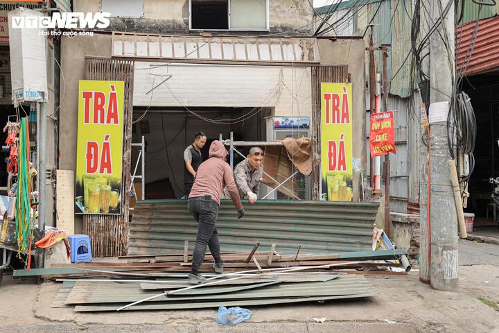 Người dân tháo dỡ tài sản phục vụ dự án mở đường Tam Trinh, Lĩnh Nam - 17