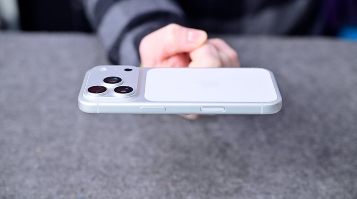 iPhone 17 Pro Max phải trải qua quá trình kiểm tra nghiêm ngặt. (Ảnh: Apple Insider)