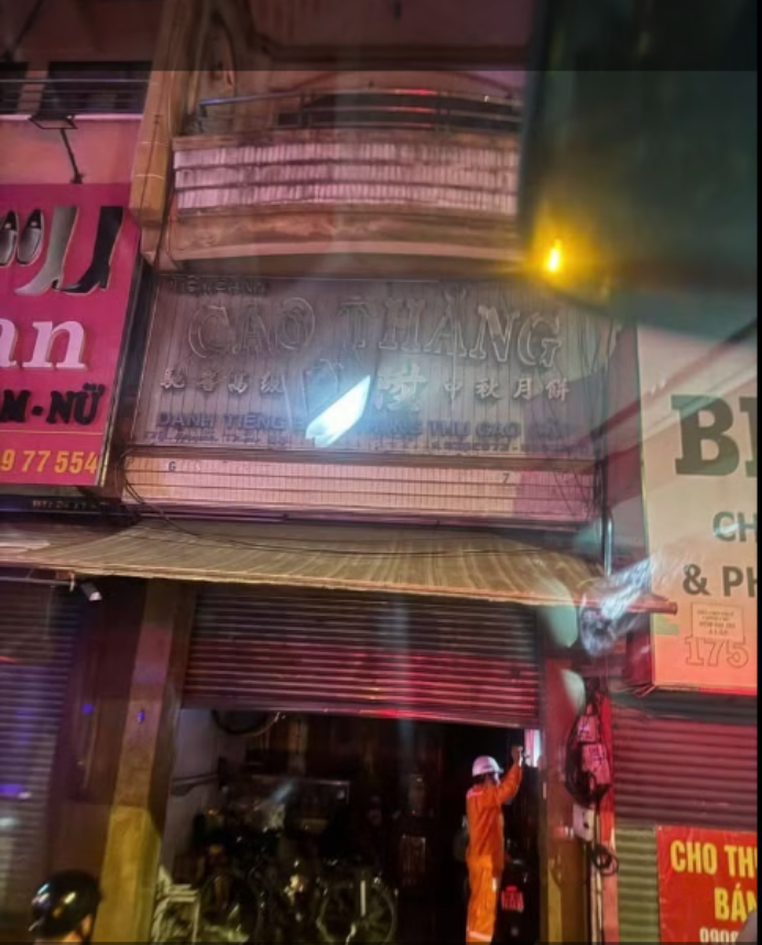 Căn nhà xảy ra cháy là nơi ở kết hợp kinh doanh.