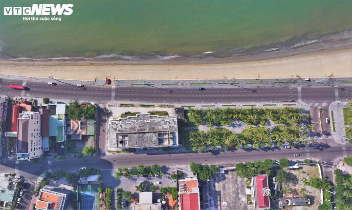 Theo giấy phép xây dựng, dự án có khu dịch vụ phục vụ du lịch tiện nghi, cơ sở hạ tầng hiện đại, đảm bảo đáp ứng yêu cầu phát triển du lịch biển gồm các hạng mục: Nhà hàng cao cấp, bar cafe, dịch vụ tắm biển, dù lượn, mô tô lướt sóng...