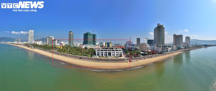 Ông Phan Tuấn Hoàng - Phó Chủ tịch Thường trực UBND phường Quy Nhơn, tỉnh Gia Lai - cho biết, sau sáp nhập địa phương cũng đã nắm các dự án chậm tiến độ trên địa bàn trong đó có dự án cụm du lịch biển La Playa. Đây là dự án của tỉnh giao nên địa phương chưa nắm được vì sao chủ đầu tư lại kéo dài đến vậy. "Sắp tới, phường Quy Nhơn sẽ đẩy mạnh phát triển du lịch bãi biển trong đó có bãi biển của cụm du lịch biển La Playa, chúng tôi sẽ liên hệ với chủ đầu tư để làm việc, đồng thời sẽ có kiến nghị, đề xuất lên UBND tỉnh", ông Hoàng thông tin.