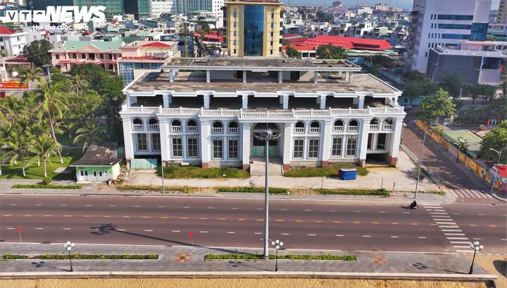 Theo ghi nhận của phóng viên Báo Điện tử VTC News, dự án cụm du lịch biển La Playa cơ bản đã xây dựng một tòa nhà đồ sộ, xung quanh có rào chắn các lối đi, nhưng bên trong vẫn "u ám" vì không hoạt động.