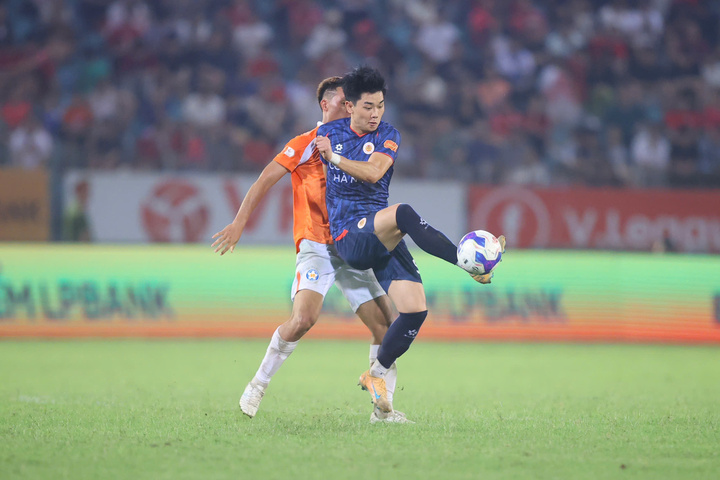 Đình Bắc lập cú đúp trong trận đầu tiên ghi bàn ở mùa giải này.