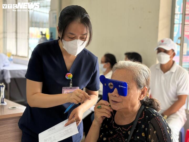 Người dân TP.HCM được khám sức khoẻ miễn phí tại 58 điểm - 10