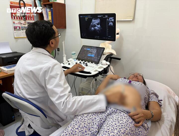 BS Trần Phủ Mạnh Siêu, Giám đốc Bệnh viện Đa khoa Gò Vấp cho biết: "Trong đợt này, các bác sĩ sẽ thăm khám mắt, sản phụ khoa và cấp phát thuốc miễn phí cho người dân. Người dân được khám sàng lọc, phát hiện sớm bệnh lý, được tư vấn, hướng dẫn theo dõi, quản lý sức khỏe và chuyển tuyến điều trị khi cần thiết đồng thời dữ liệu khám được cập nhật vào hệ thống quản lý sức khỏe, góp phần từng bước xây dựng hồ sơ sức khỏe điện tử, phục vụ công tác quản lý sức khỏe toàn dân".