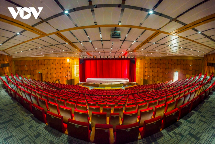 Lễ bế mạc và trao giải Liên hoan phát thanh toàn quốc lần thứ XVII - Quảng Ninh 2026 diễn ra vào 20h10 phút ngày 13/4 tại Nhà hát 1.000 chỗ trong Cung Quy hoạch, hội chợ và triển lãm tỉnh Quảng Ninh.