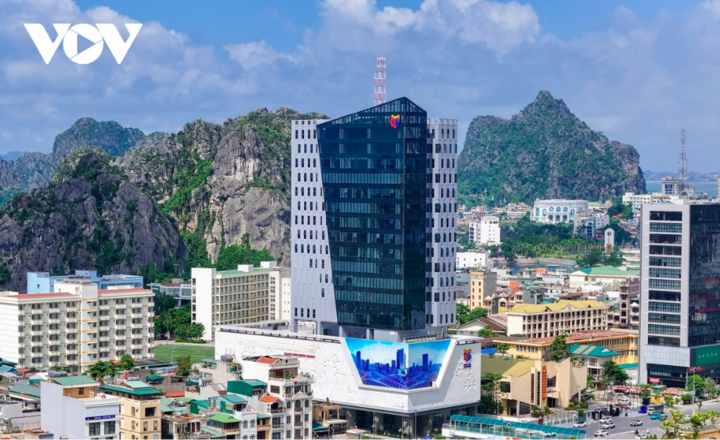 Tại trụ sở Báo và PTTH Quảng Ninh cũng sẽ diễn ra 2 hội thảo quan trọng. Trong đó, Hội thảo quốc tế về podcast “Đại lộ sáng tạo cho phát thanh trong kỷ nguyên số” ngày 12/4 có sự tham dự của 35 nhà báo, nhà sản xuất đến từ nhiều tổ chức nghề nghiệp và cơ quan phát thanh - truyền hình trong khu vực và thế giới, chia sẻ kinh nghiệm, xu hướng và mô hình phát triển podcast tại Việt Nam và thế giới.