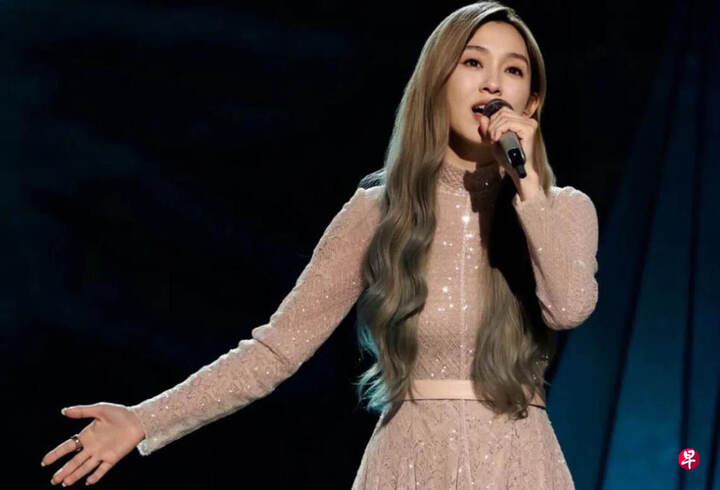 Một trong những đối thủ đáng gờm của Trang Pháp là Phạm Vỹ Kỳ. Cô có lợi thế lớn nhất về truyền thông khi sở hữu tới 46,6 triệu người theo dõi. Nữ ca sĩ còn là giọng ca kỳ cựu với loạt hit nổi tiếng như Ước mơ ban đầu, từng giành nhiều giải thưởng danh giá. Chất giọng ấm áp, giàu cảm xúc và yếu tố hoài niệm giúp Phạm Vỹ Kỳ dễ dàng chinh phục khán giả.