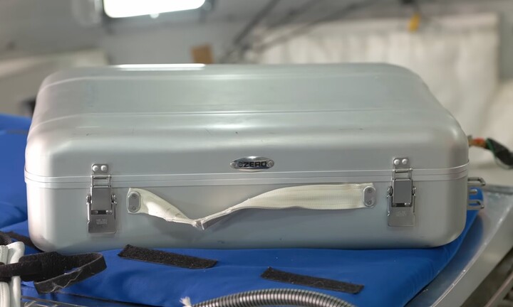 Thiết bị giữ ấm thức ăn kiểu "vali" của NASA. (Ảnh: NASA)