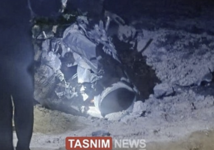 Truyền thông Iran công bố mảnh vỡ máy bay được cho là của tiêm kích F-15 của Mỹ. (Nguồn: Tasnim)